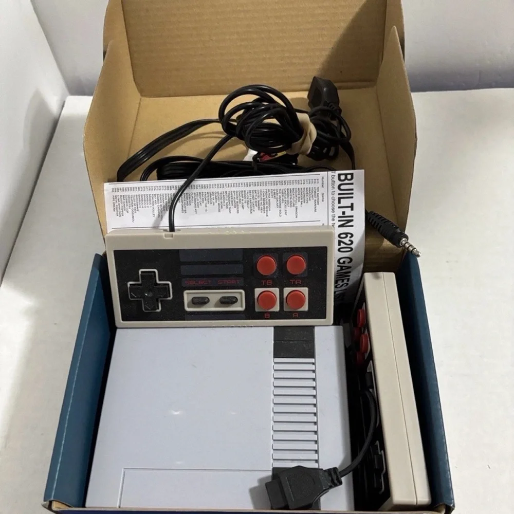 Retro Mini Gaming Console w/ 620 Games 8 Bit Game System Built In 2 Controllers